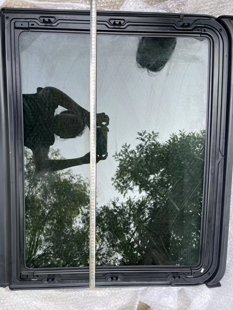 Chery Jetour X70 Plus dan lain -lain SUV untuk kaca sunroof panoramik.